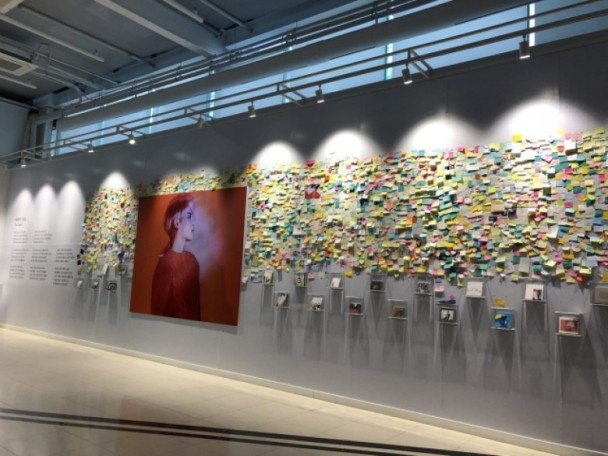SM事务所设立展览馆 让粉丝悼念钟铉|钟铉|SM事务所|展览馆_新浪娱乐