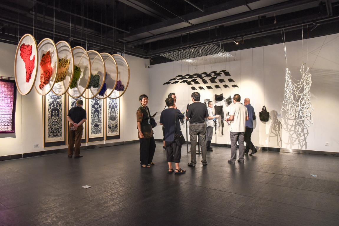 首届全国工艺美术作品展即将在上海开幕